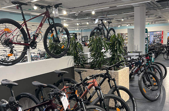 Uppradade mountainbikes i cykelbutiken